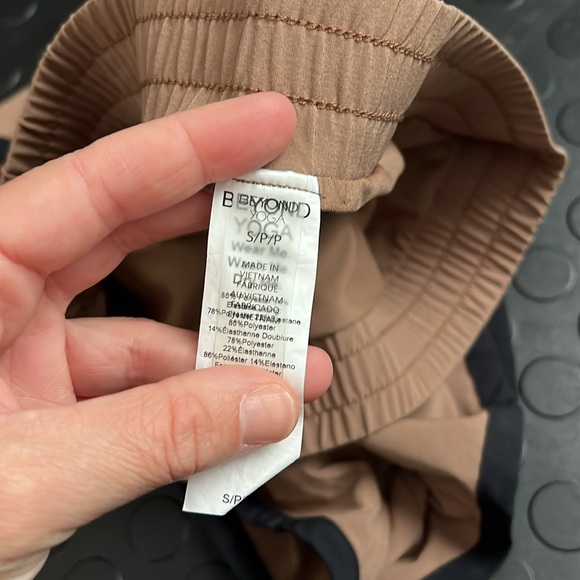 Beyond yoga go retro shorts - Picture 4 of 5